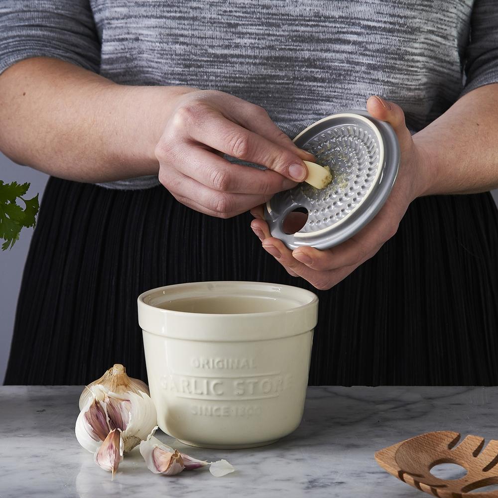 Mason Cash Garlic Store & Grater